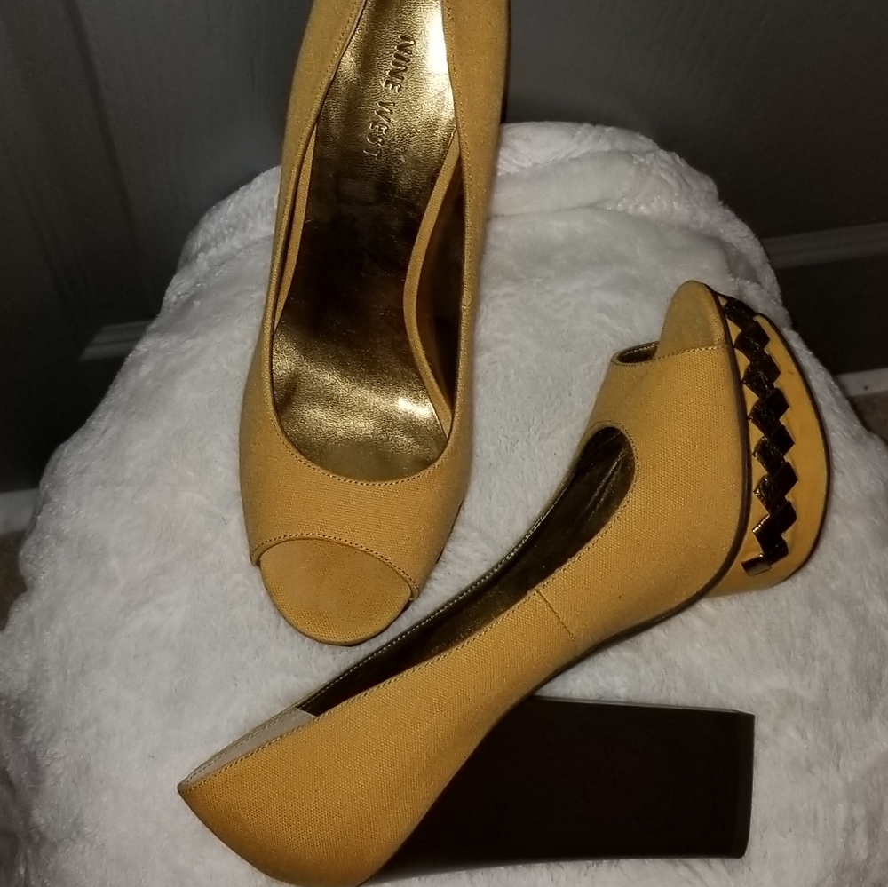 Shoe - Picture 6 of 6